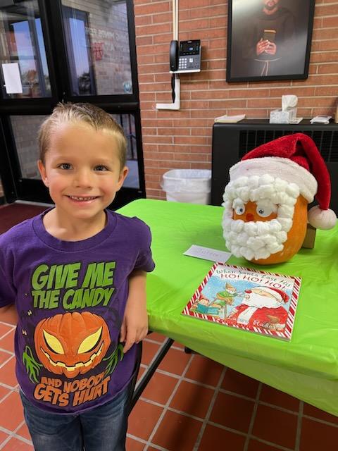 Kindergartener's decorate pumpkins